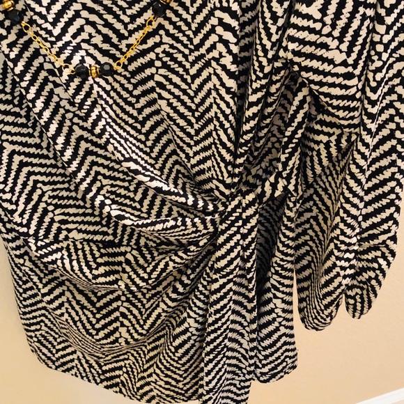 Beautiful top - Picture 6 of 7